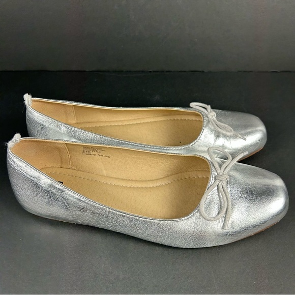 GAP Chic Silver Ballet Flats with Bow Detail Size 9 - Picture 6 of 8